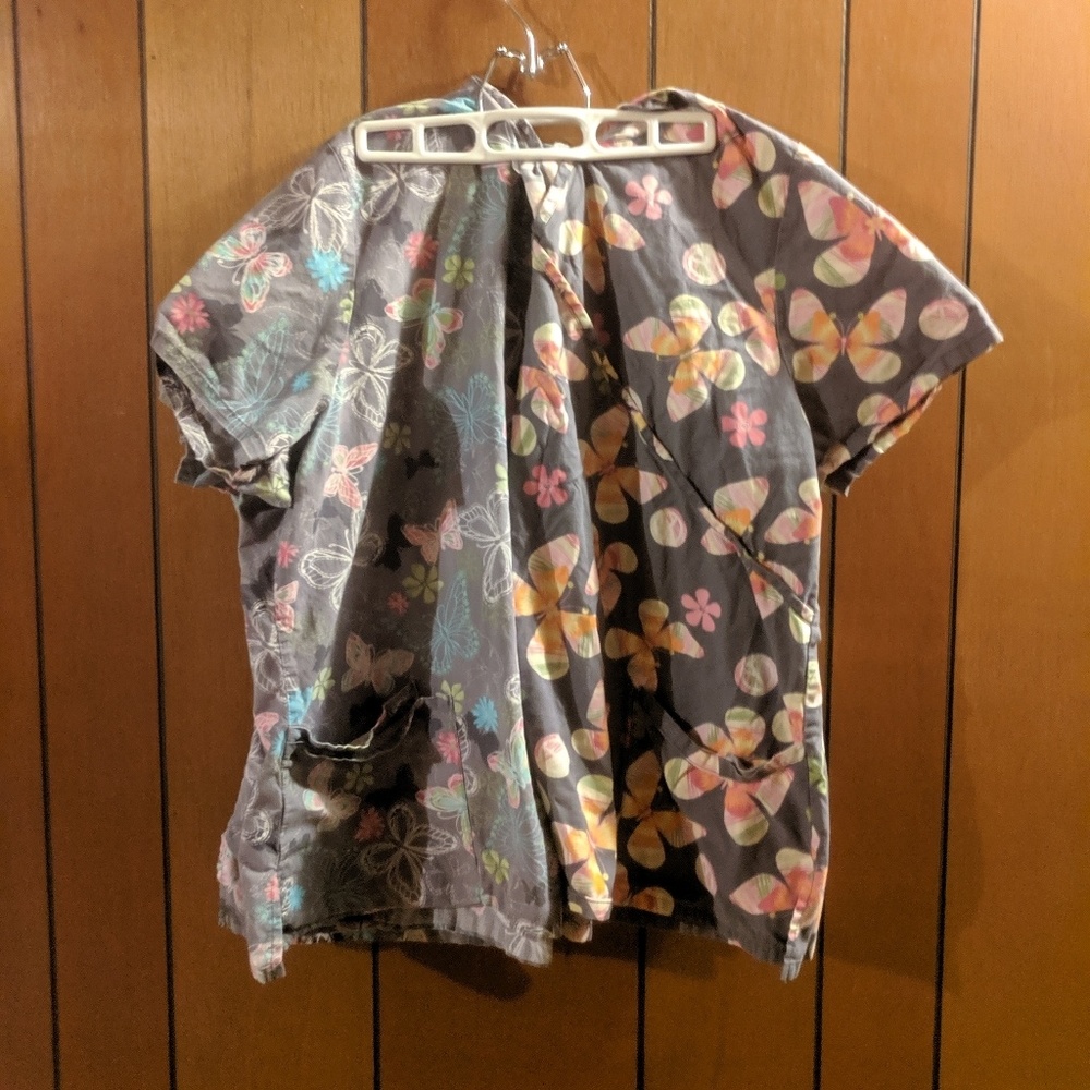 2x patterned scrubs